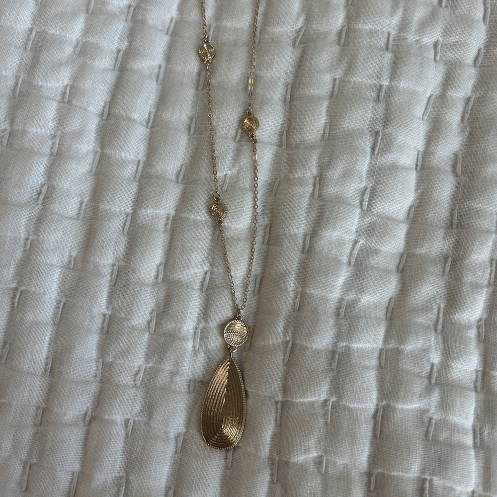 Sonoma Gold Toned Necklace With Extender Long Pendant - Picture 6 of 6